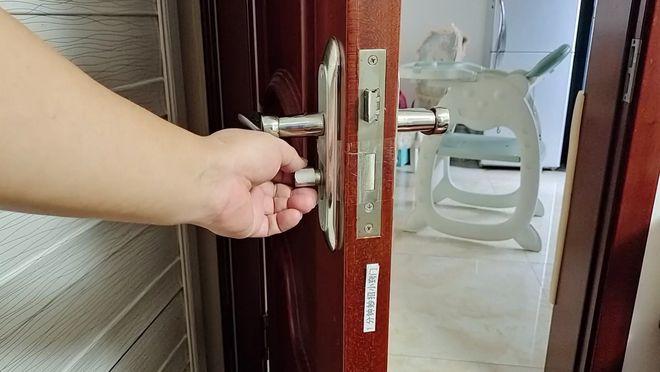 广州开锁换锁公司-安装指纹锁-24小时上门服务
