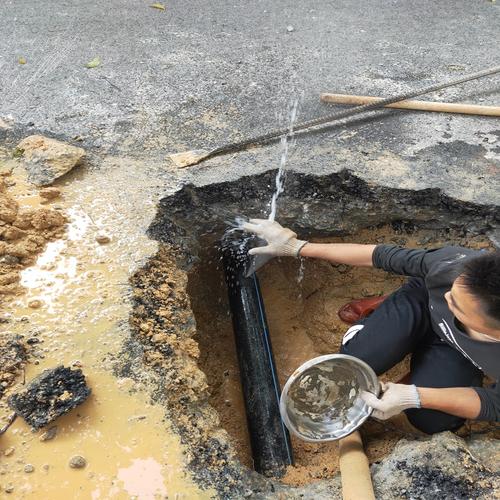 青岛卫生间防水补漏维修,不要砸砖-专业维修