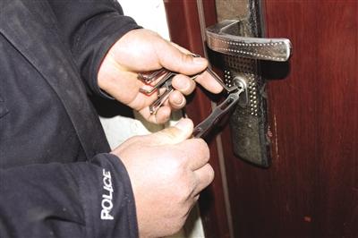 梅州开锁换锁公司-安装指纹密码锁-全天24小时上门服务