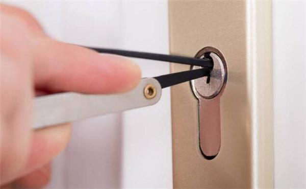茂名开锁换锁修锁-换锁芯，密码盘-上门服务电话