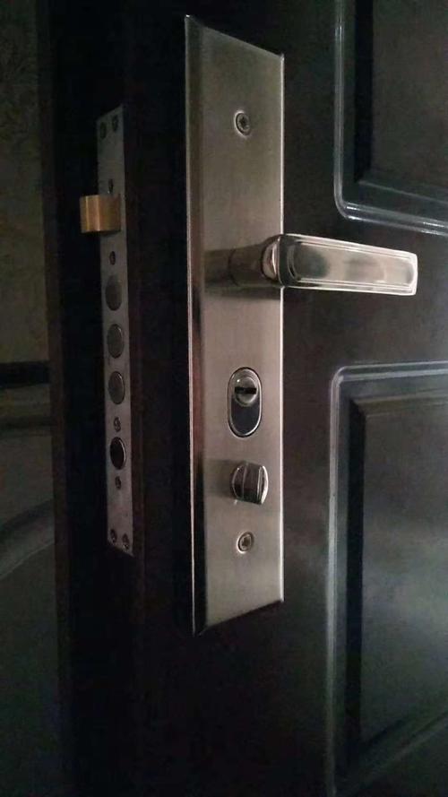 上海开锁换锁修锁-换锁芯，密码盘-上门服务电话