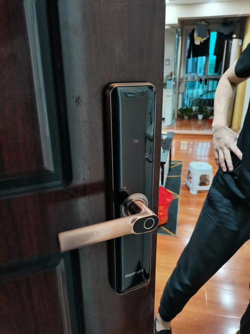 枣庄开锁换锁修锁-安装指纹密码锁-上门服务电话